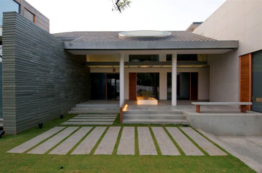 Реконструкция дома в Хайдарабаде от Rajiv Saini & Associates