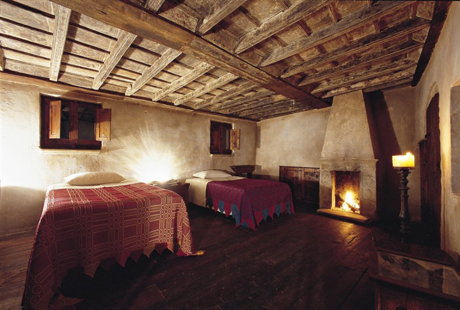Средневековый отель-деревня в итальянских горах