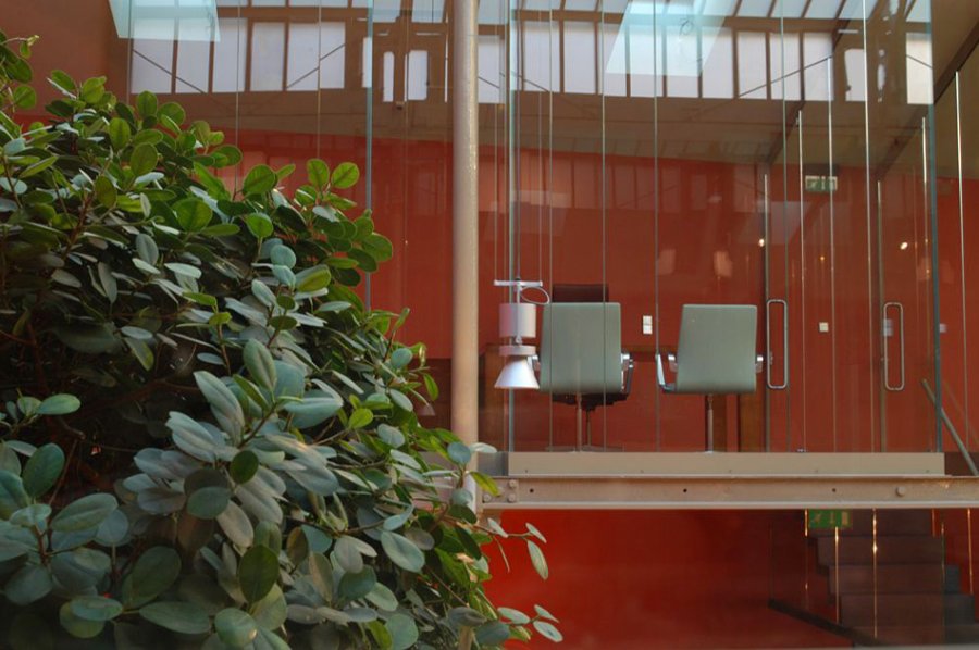"Мыльные пузыри" в качестве рабочих мест в интерьере инновационного офиса от французского архитектора