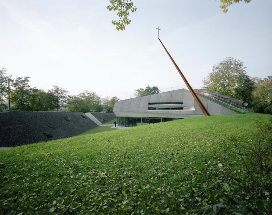 Стильный геометрический дизайн в религиозном центре Австрии