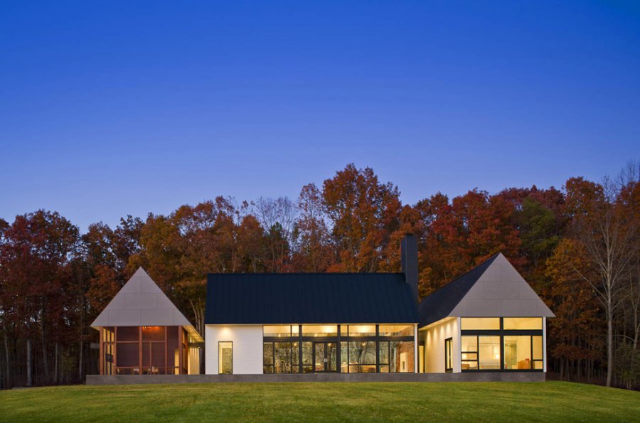 Резиденция в сельской местности США от Robert M. Gurney Architect