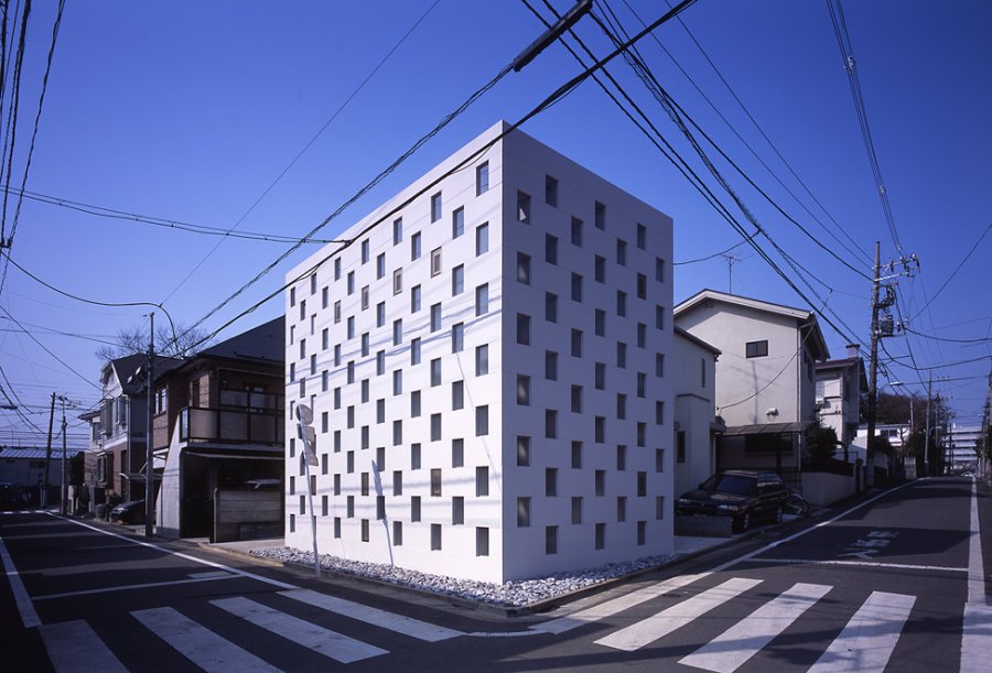 Дом из стальных коробок в Японии
