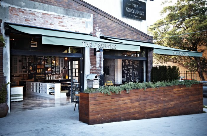 Дизайн интерьера кафе The Grounds в Австралии