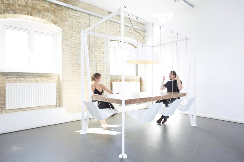 Swing Table: стол и стулья-качели
