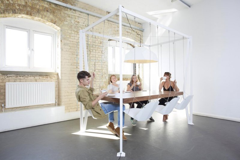 Swing Table: стол и стулья-качели